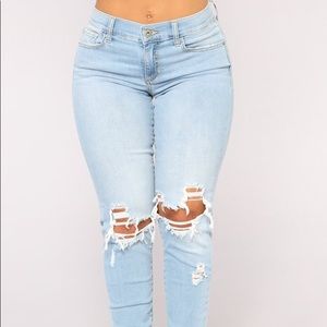 Fashion Nova Guess Who’s Back Distressed Jeans NWT